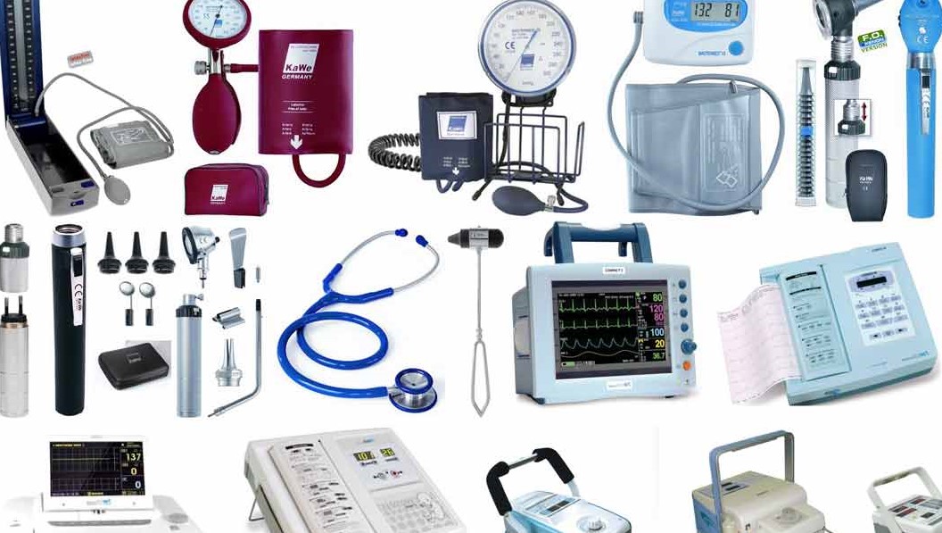 Perawat Homecarekita melakukan perawatan luka dengan teknik steril dan profesional